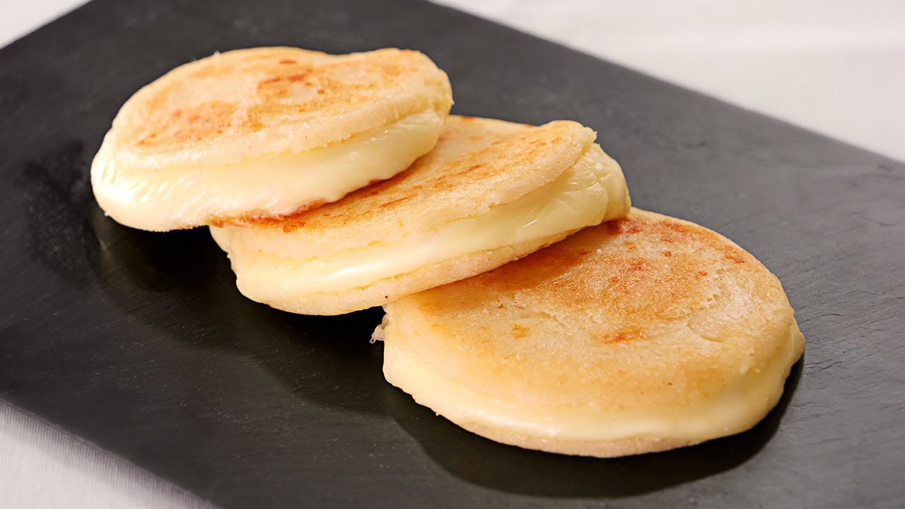 Arepas de Queso Colombianas muy Fáciles y Deliciosas