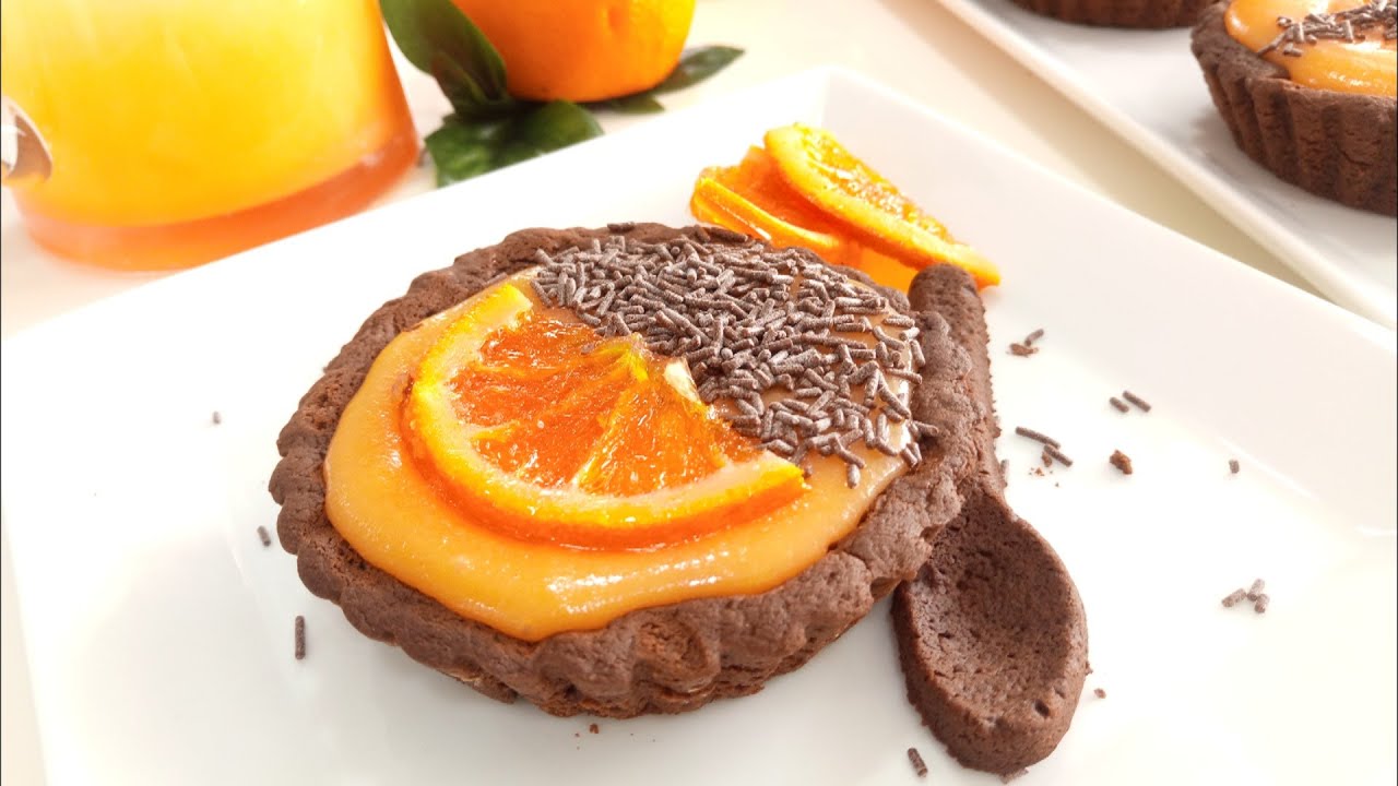 Tartaleta de chocolate con crema inglesa de naranja