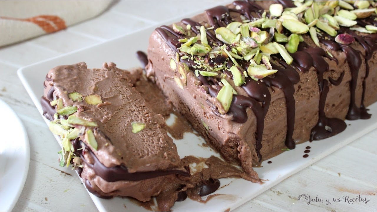 Semifrío helado de chocolate y pistachos