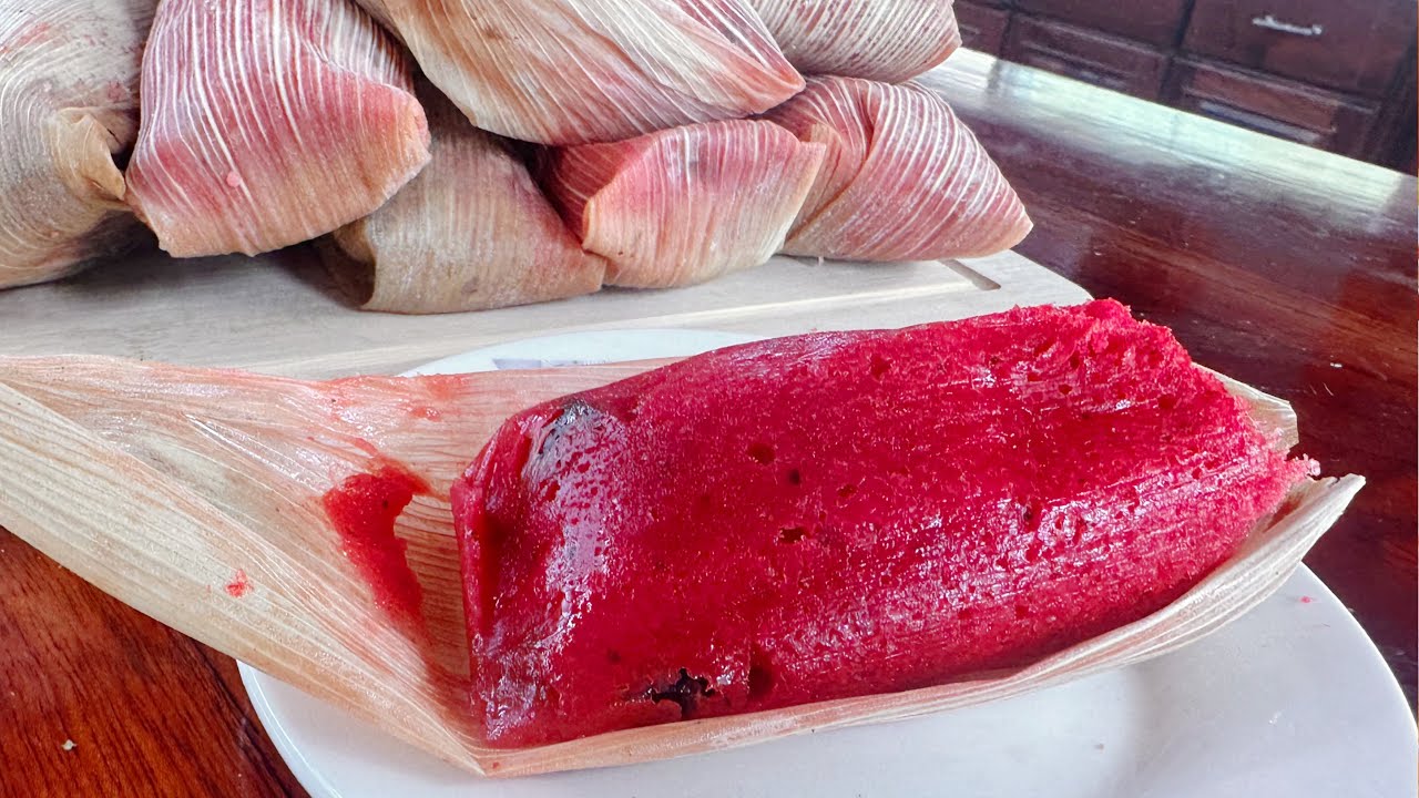 Tamales dulces rositas con pasas y tamales de queso crema y mermelada de fresa